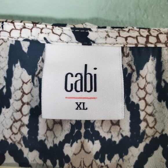 Cabi Womens Serpentine Snake Print V-Neck Ruffle Trim Blouse Size XL - Picture 3 of 6